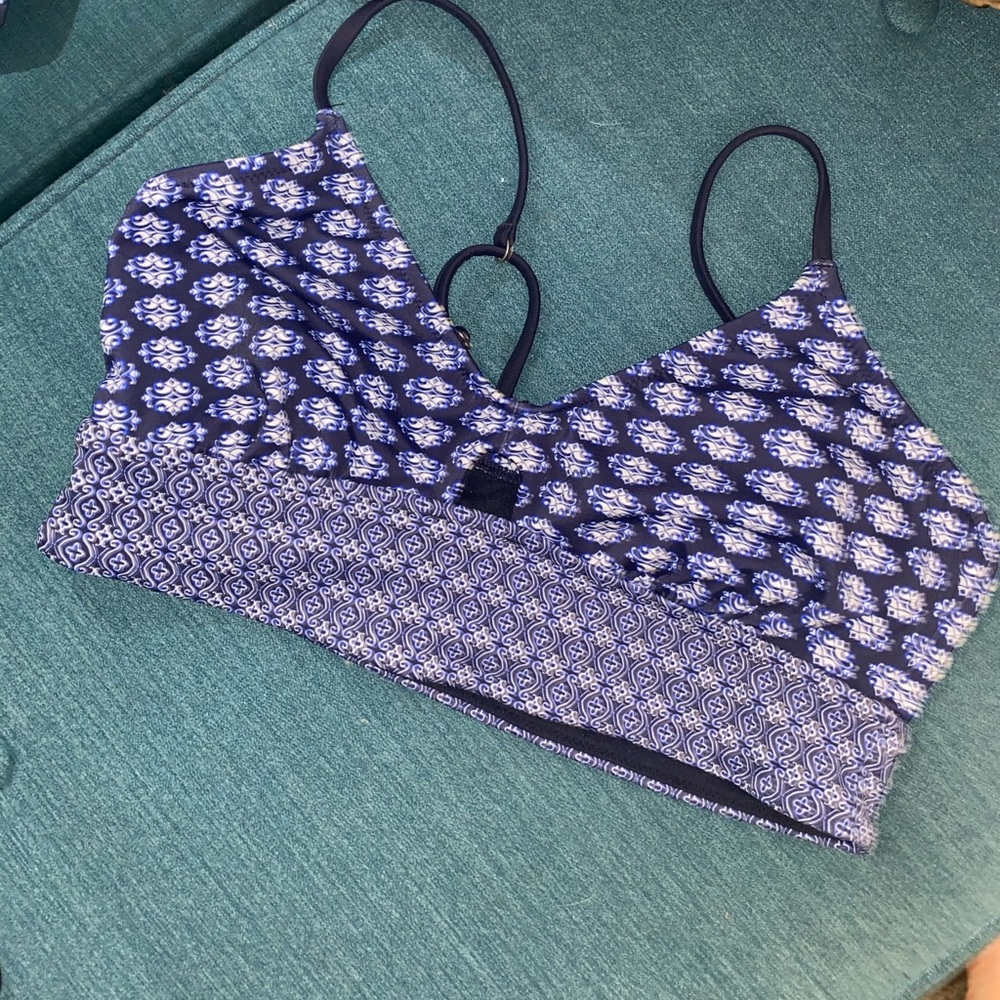 Athleta swimsuit top